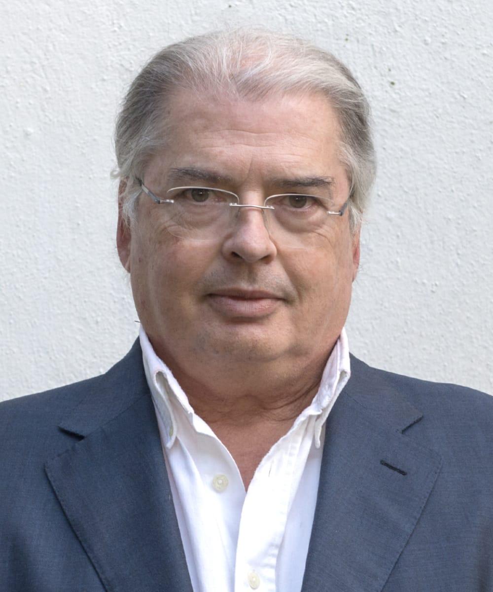 Dr Fernando Llorente